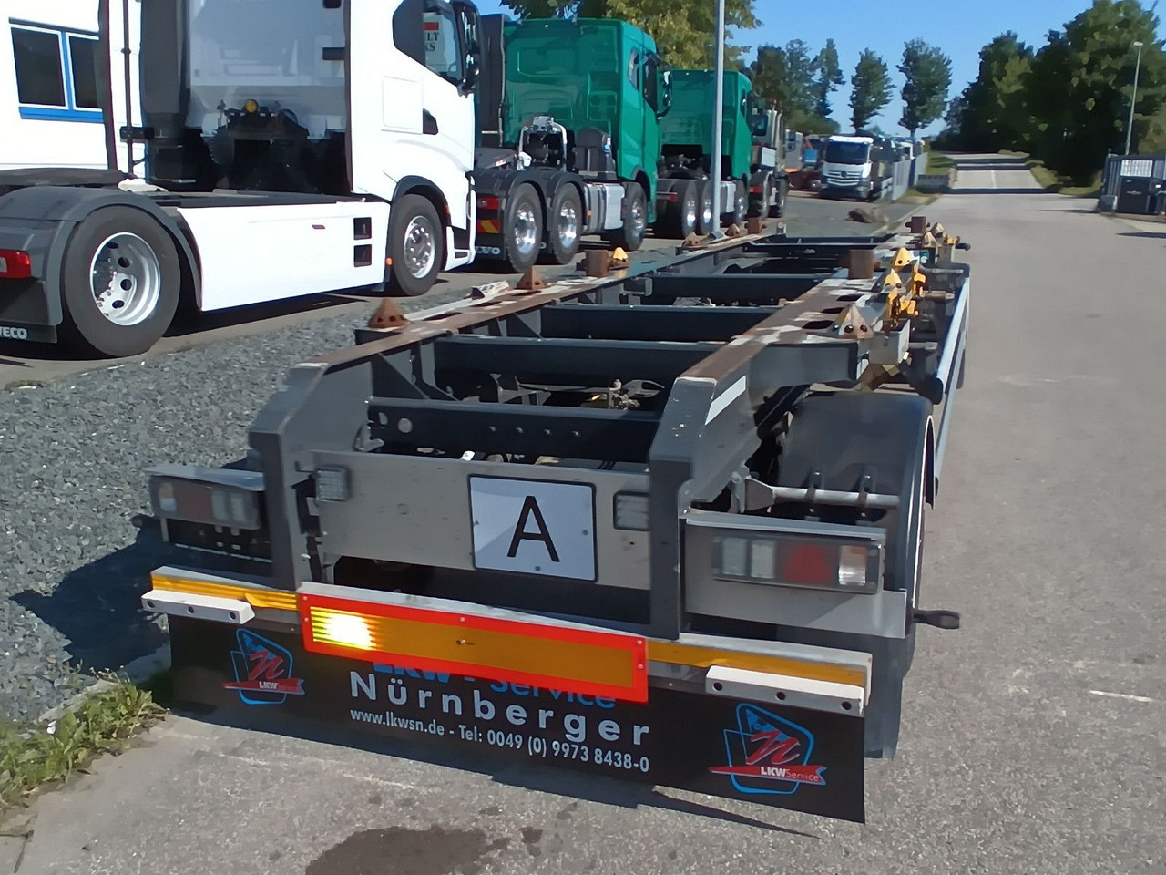 Hüffermann 2-A VARIO-CARRIER VERZINKT SAFETYFIX Reifen/TÜV - Multiliftes/ Konténerszállító pótkocsi: 1 kép. Hüffermann 2-A VARIO-CARRIER VERZINKT SAFETYFIX Reifen/TÜV - Multiliftes/ Konténerszállító pótkocsi: 1 kép.