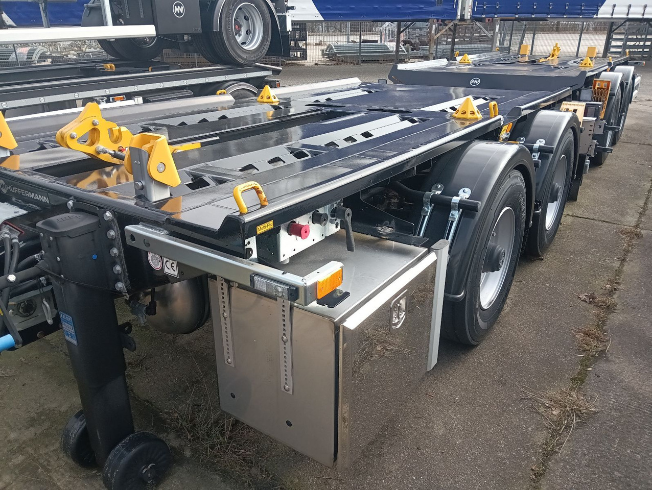 Hüffermann 2-ACHS-MINI-CARRIER MULTIFIX verzinkt NEU BPW Hüffermann 2-ACHS-MINI-CARRIER MULTIFIX verzinkt NEU BPW - Multiliftes/ Konténerszállító pótkocsi: 2 kép. Hüffermann 2-ACHS-MINI-CARRIER MULTIFIX verzinkt NEU BPW Hüffermann 2-ACHS-MINI-CARRIER MULTIFIX verzinkt NEU BPW - Multiliftes/ Konténerszállító pótkocsi: 2 kép.