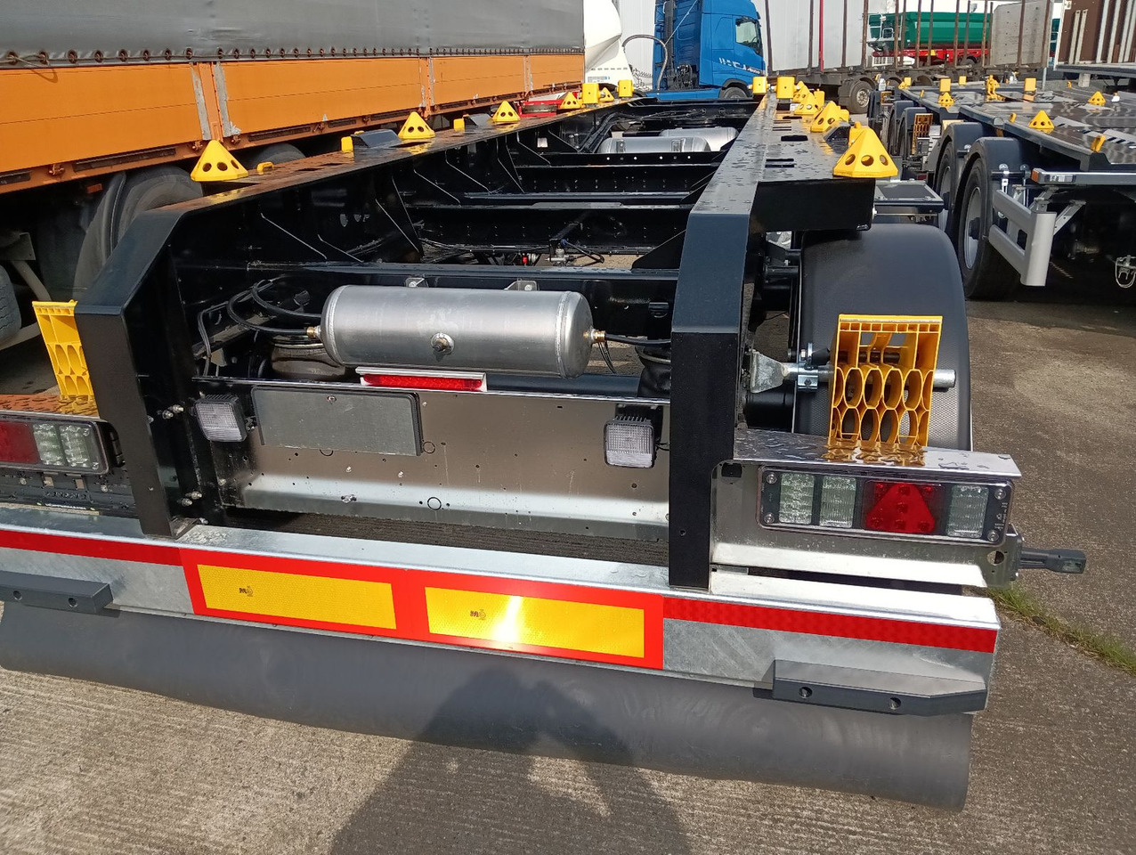 Hüffermann 3-A VARIO-CARRIER SAF NEU VERZINKT LiftAlufelgen - Multiliftes/ Konténerszállító pótkocsi: 5 kép. Hüffermann 3-A VARIO-CARRIER SAF NEU VERZINKT LiftAlufelgen - Multiliftes/ Konténerszállító pótkocsi: 5 kép.