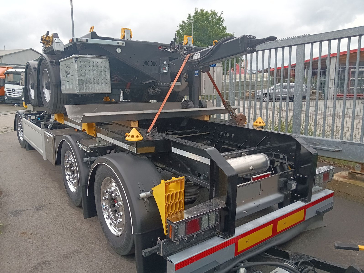 Hüffermann 3-A VARIO-CARRIER SAF NEU VERZINKT LiftAlufelgen - Multiliftes/ Konténerszállító pótkocsi: 2 kép. Hüffermann 3-A VARIO-CARRIER SAF NEU VERZINKT LiftAlufelgen - Multiliftes/ Konténerszállító pótkocsi: 2 kép.
