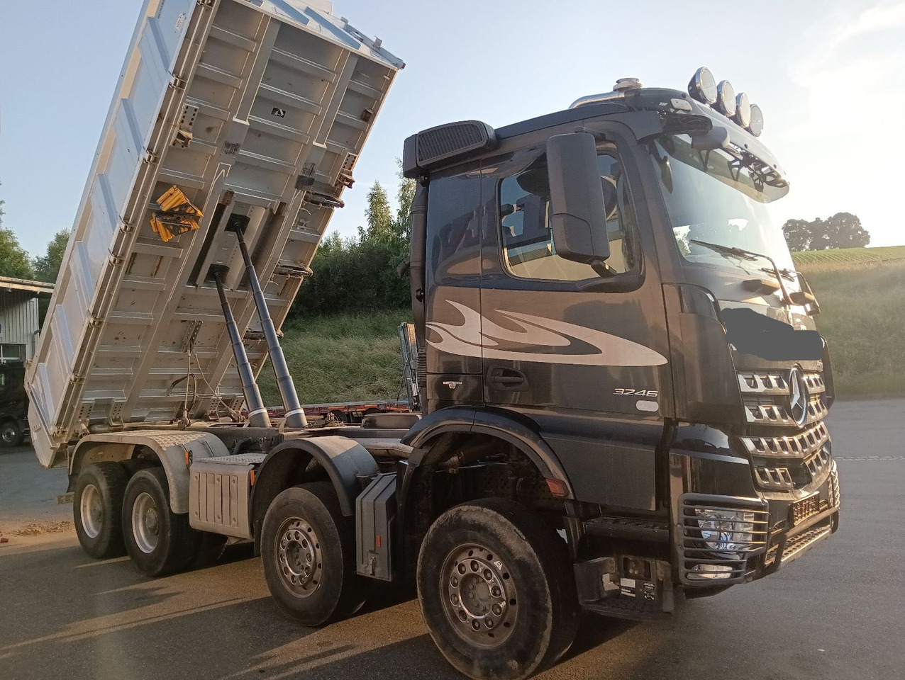 Mercedes-Benz AROCS 3246 8x4 MEILLER 3-Seiten Bordmatic SCHALT - Billenőplatós teherautó: 2 kép. Mercedes-Benz AROCS 3246 8x4 MEILLER 3-Seiten Bordmatic SCHALT - Billenőplatós teherautó: 2 kép.
