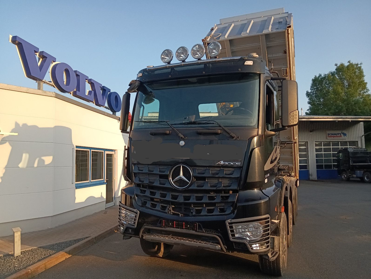 Mercedes-Benz AROCS 3246 8x4 MEILLER 3-Seiten Bordmatic SCHALT - Billenőplatós teherautó: 4 kép. Mercedes-Benz AROCS 3246 8x4 MEILLER 3-Seiten Bordmatic SCHALT - Billenőplatós teherautó: 4 kép.