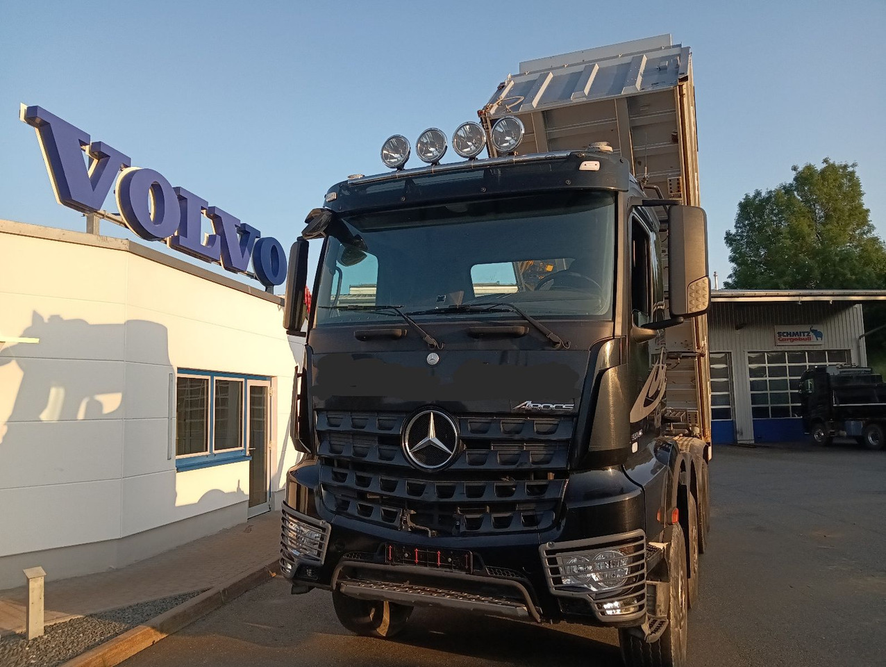 Mercedes-Benz AROCS 3246 8x4 MEILLER 3-Seiten Bordmatic SCHALT - Billenőplatós teherautó: 1 kép. Mercedes-Benz AROCS 3246 8x4 MEILLER 3-Seiten Bordmatic SCHALT - Billenőplatós teherautó: 1 kép.