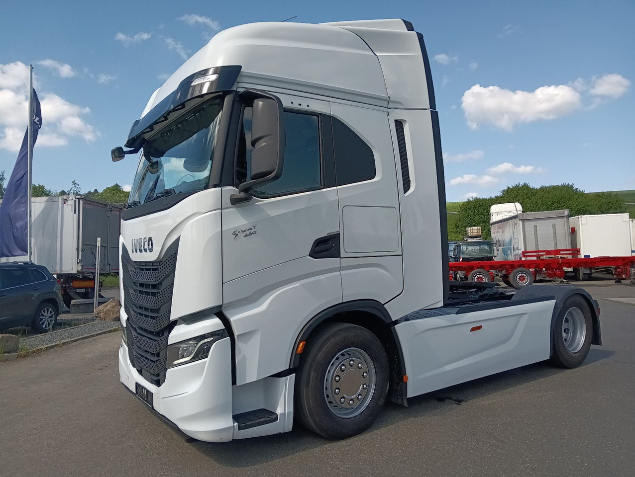 Iveco S-WAY AS440 P490 INTARDERSpoilerStandklima 2xTan - Nyergesvontató: 2 kép. Iveco S-WAY AS440 P490 INTARDERSpoilerStandklima 2xTan - Nyergesvontató: 2 kép.