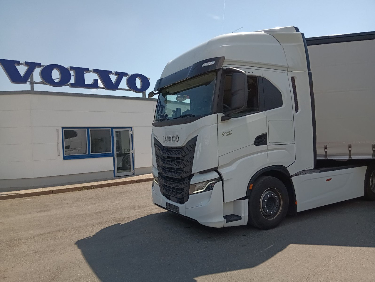 Iveco S-WAY AS440 P490 INTARDERSpoilerStandklima 2xTan - Nyergesvontató: 2 kép. Iveco S-WAY AS440 P490 INTARDERSpoilerStandklima 2xTan - Nyergesvontató: 2 kép.