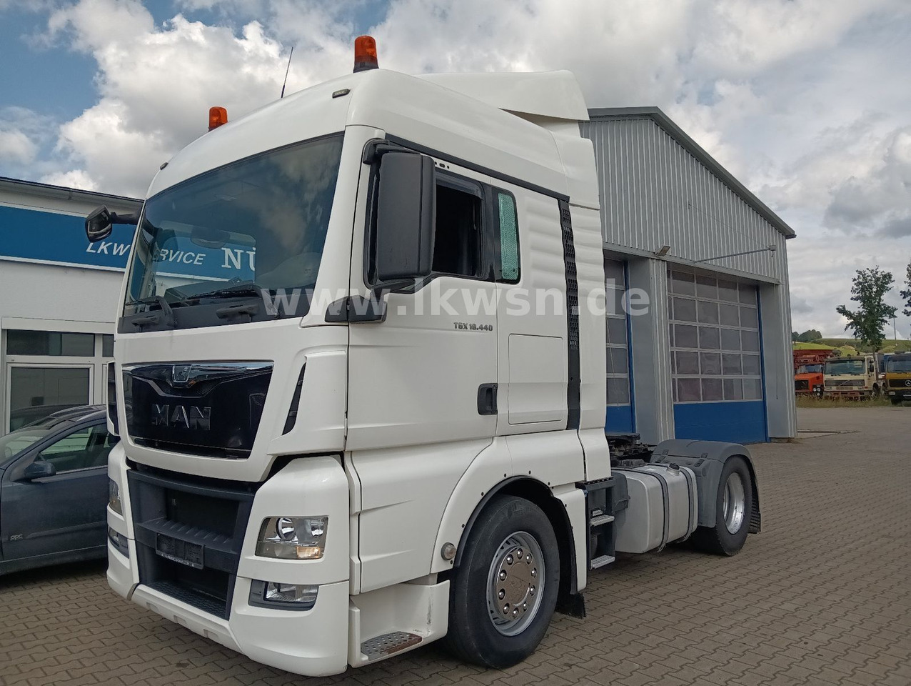 MAN TGX 18:440 FLT XLX 2xTank Klima Spoiler Kühlbox MAN TGX 18:440 FLT XLX 2xTank Klima Spoiler Kühlbox - Nyergesvontató: 4 kép. MAN TGX 18:440 FLT XLX 2xTank Klima Spoiler Kühlbox MAN TGX 18:440 FLT XLX 2xTank Klima Spoiler Kühlbox - Nyergesvontató: 4 kép.