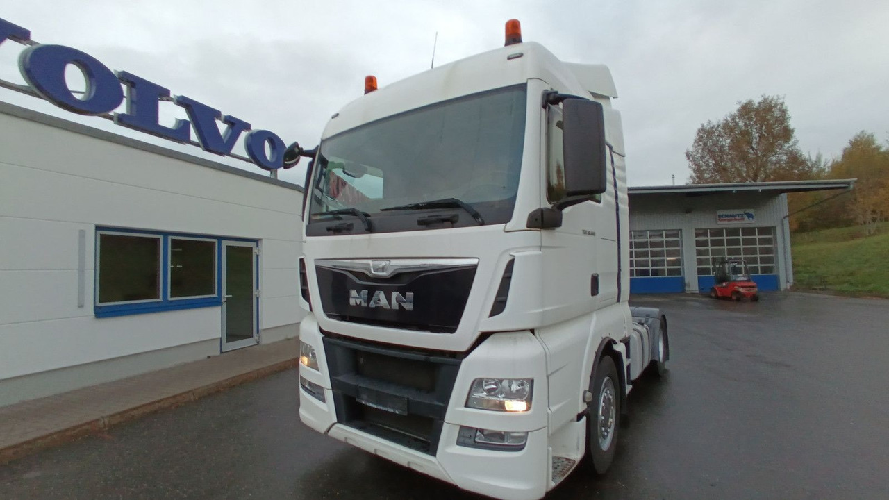 MAN TGX 18:440 FLT XLX 2xTank Klima Spoiler Kühlbox MAN TGX 18:440 FLT XLX 2xTank Klima Spoiler Kühlbox - Nyergesvontató: 1 kép. MAN TGX 18:440 FLT XLX 2xTank Klima Spoiler Kühlbox MAN TGX 18:440 FLT XLX 2xTank Klima Spoiler Kühlbox - Nyergesvontató: 1 kép.