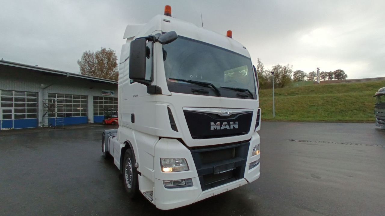 MAN TGX 18:440 FLT XLX 2xTank Klima Spoiler Kühlbox MAN TGX 18:440 FLT XLX 2xTank Klima Spoiler Kühlbox - Nyergesvontató: 2 kép. MAN TGX 18:440 FLT XLX 2xTank Klima Spoiler Kühlbox MAN TGX 18:440 FLT XLX 2xTank Klima Spoiler Kühlbox - Nyergesvontató: 2 kép.
