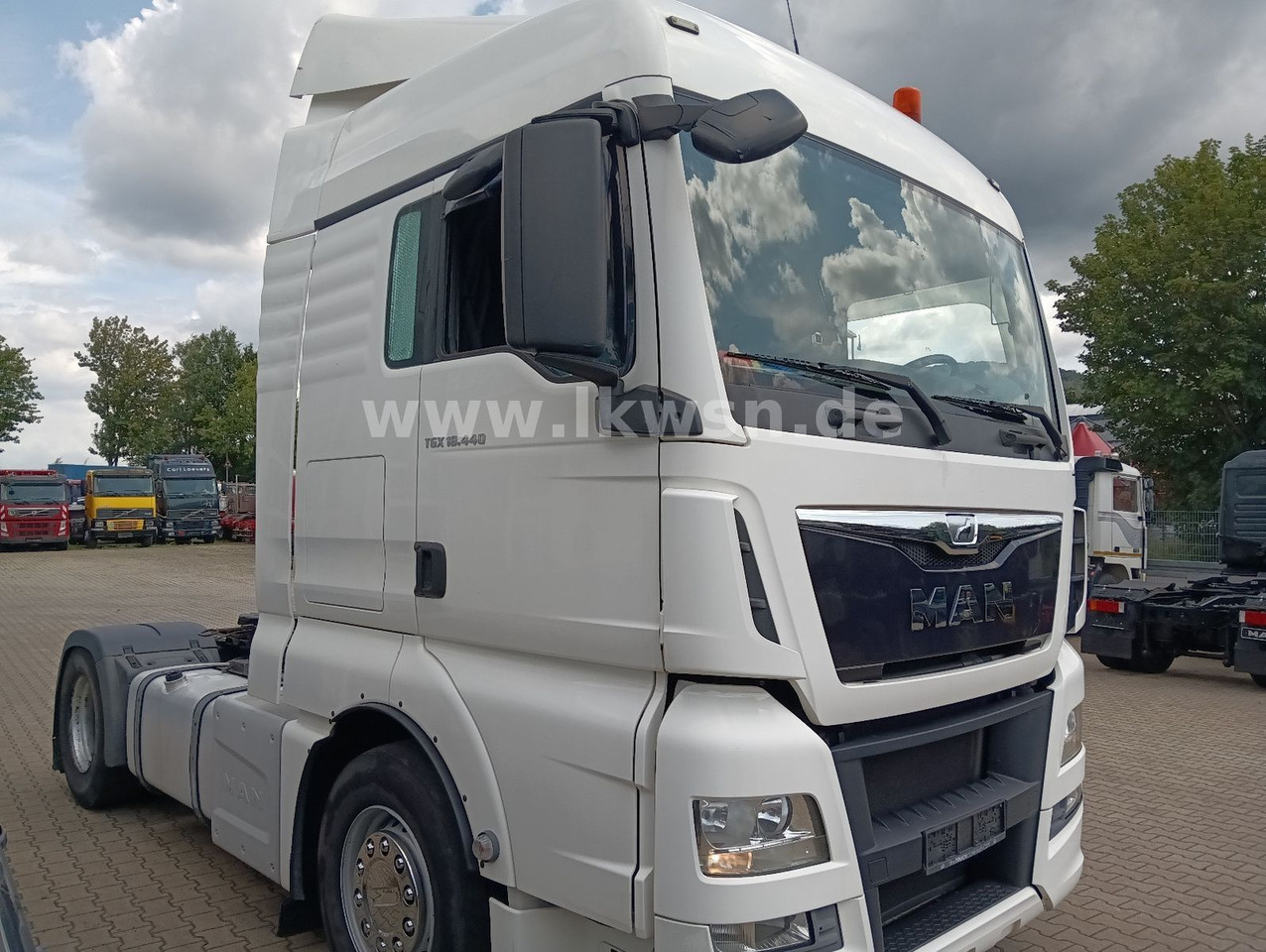 MAN TGX 18:440 FLT XLX 2xTank Klima Spoiler Kühlbox MAN TGX 18:440 FLT XLX 2xTank Klima Spoiler Kühlbox - Nyergesvontató: 5 kép. MAN TGX 18:440 FLT XLX 2xTank Klima Spoiler Kühlbox MAN TGX 18:440 FLT XLX 2xTank Klima Spoiler Kühlbox - Nyergesvontató: 5 kép.