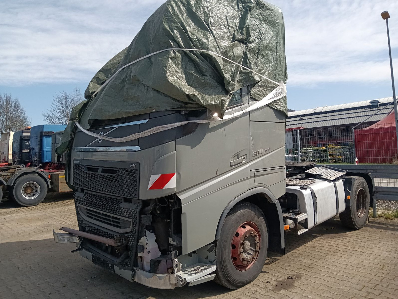 Volvo FH 500 Globe CRAWLER Hydr.,Luft/Luft Motor läuft - Nyergesvontató: 1 kép. Volvo FH 500 Globe CRAWLER Hydr.,Luft/Luft Motor läuft - Nyergesvontató: 1 kép.