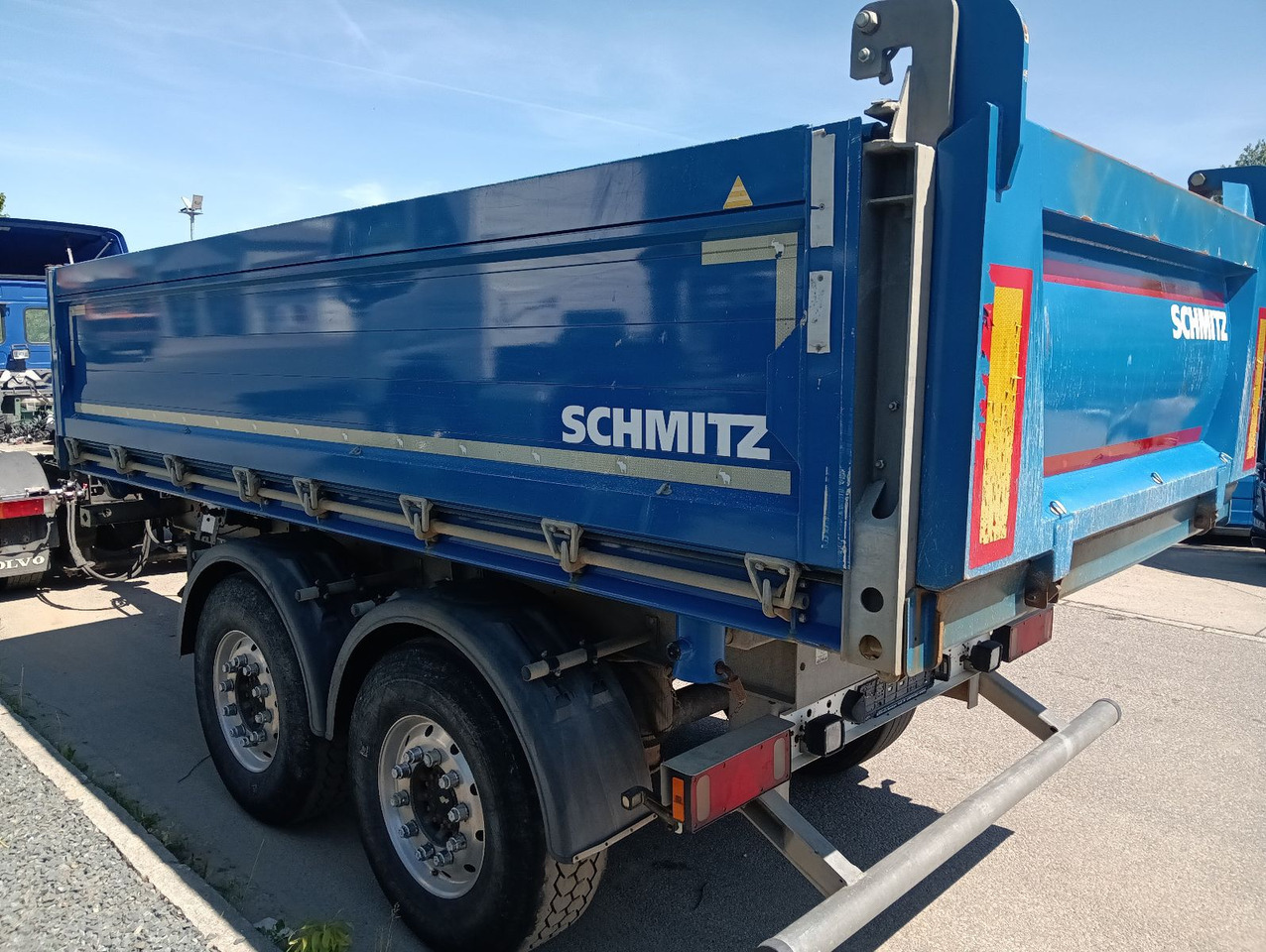 Schmitz Cargobull ZKI 18 Tandem 3-Seiten Kipper ALU ALCOA Rollplan - Pótkocsi billenőplatós: 1 kép. Schmitz Cargobull ZKI 18 Tandem 3-Seiten Kipper ALU ALCOA Rollplan - Pótkocsi billenőplatós: 1 kép.