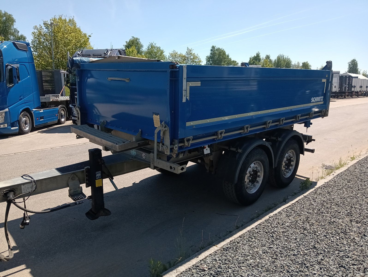 Schmitz Cargobull ZKI 18 Tandem 3-Seiten Kipper ALU ALCOA Rollplan - Pótkocsi billenőplatós: 3 kép. Schmitz Cargobull ZKI 18 Tandem 3-Seiten Kipper ALU ALCOA Rollplan - Pótkocsi billenőplatós: 3 kép.