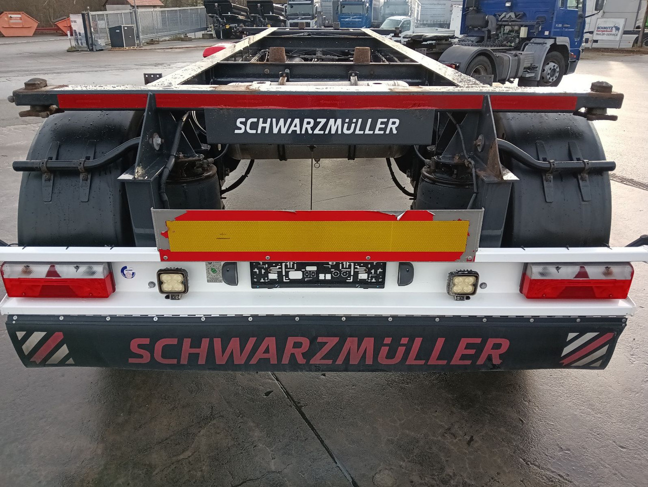 Schwarzmüller 2-A BDF 1,22/1,32 ALCOA Alufelgen ADR 120tkm TÜV Schwarzmüller 2-A BDF 1,22/1,32 ALCOA Alufelgen ADR 120tkm TÜV - Pótkocsi cserefelépítményes: 1 kép. Schwarzmüller 2-A BDF 1,22/1,32 ALCOA Alufelgen ADR 120tkm TÜV Schwarzmüller 2-A BDF 1,22/1,32 ALCOA Alufelgen ADR 120tkm TÜV - Pótkocsi cserefelépítményes: 1 kép.