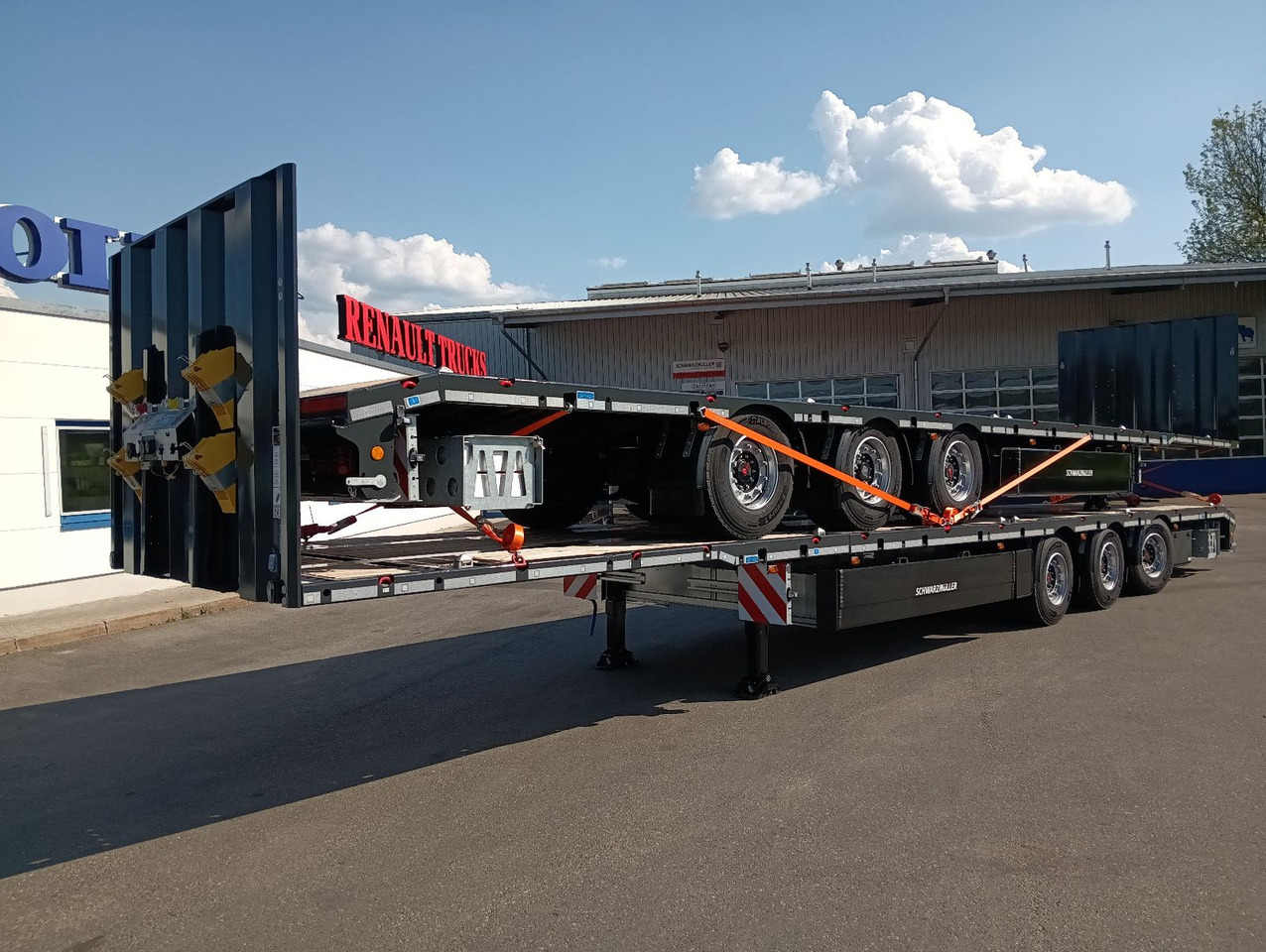 Schwarzmüller 3Achs Tele Rampen TwistLock40+2x20"SAF Lenk+Lift - Platós félpótkocsi: 2 kép. Schwarzmüller 3Achs Tele Rampen TwistLock40+2x20"SAF Lenk+Lift - Platós félpótkocsi: 2 kép.
