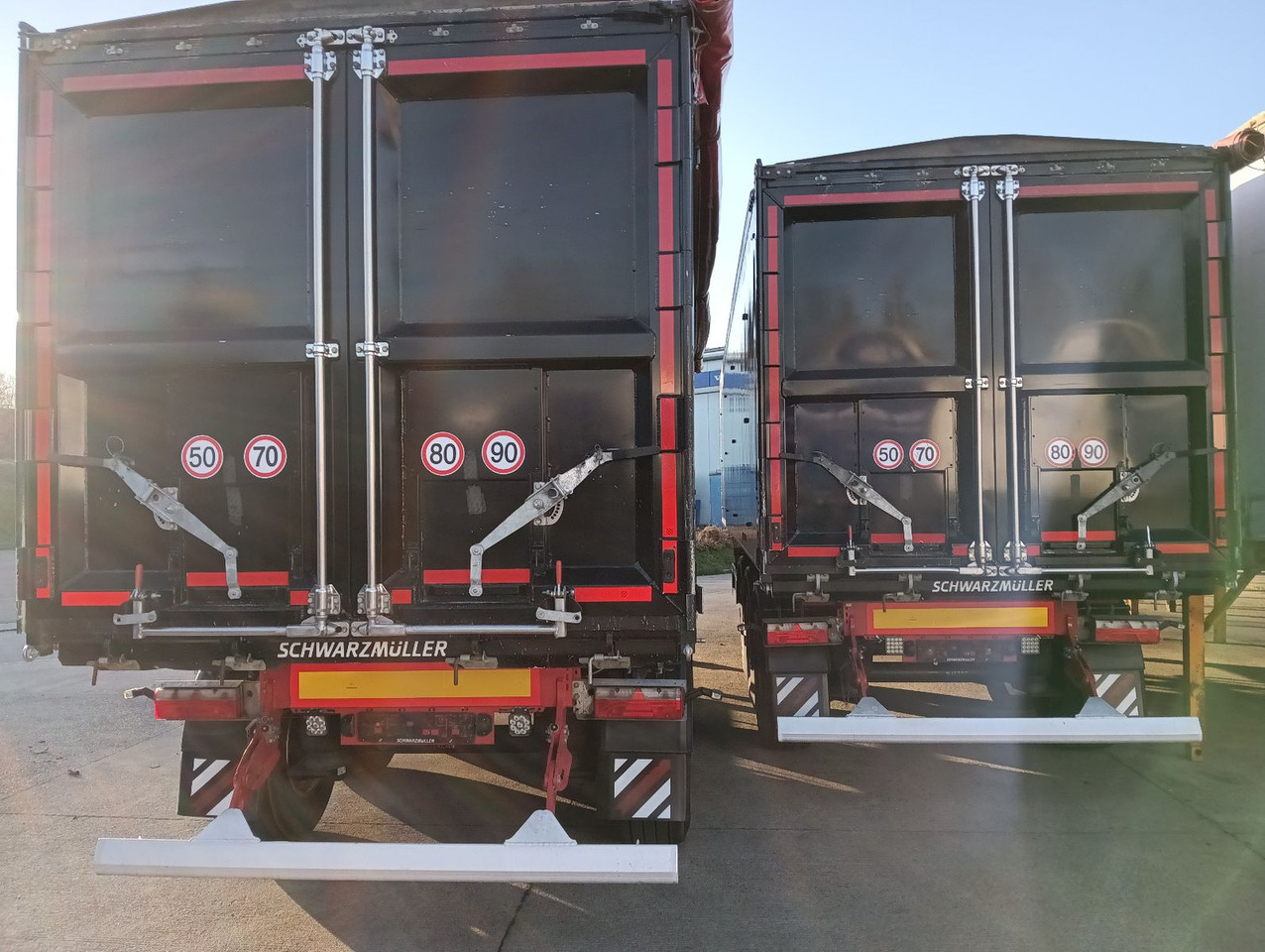 Schwarzmüller K-Serie ALU 54m3 Getreide Nur 69.340km 6250kg - Félpótkocsi billenőplatós: 5 kép. Schwarzmüller K-Serie ALU 54m3 Getreide Nur 69.340km 6250kg - Félpótkocsi billenőplatós: 5 kép.