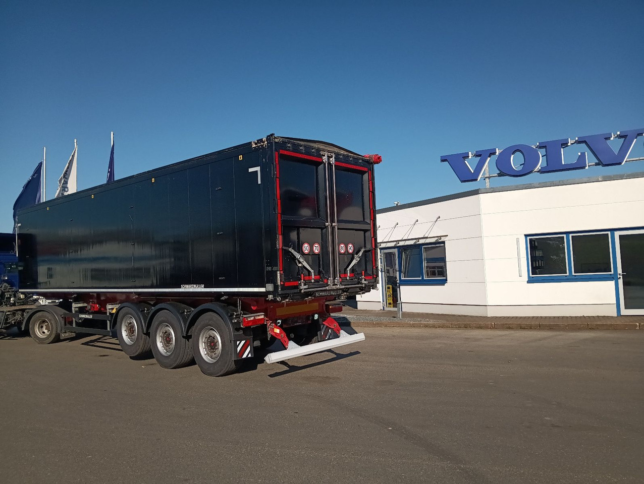 Schwarzmüller K-Serie ALU 54m3 Getreide Nur 69.340km 6250kg - Félpótkocsi billenőplatós: 3 kép. Schwarzmüller K-Serie ALU 54m3 Getreide Nur 69.340km 6250kg - Félpótkocsi billenőplatós: 3 kép.