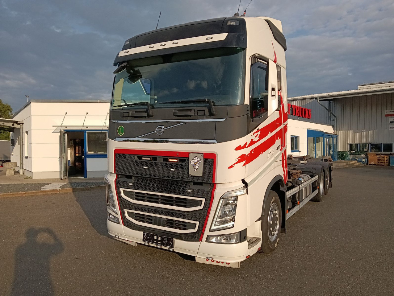 Volvo FH 460 Globe "VIN-LB"MultiBDF I-PARC LENKACHSE - Cserefelépítményes teherautó: 3 kép. Volvo FH 460 Globe "VIN-LB"MultiBDF I-PARC LENKACHSE - Cserefelépítményes teherautó: 3 kép.