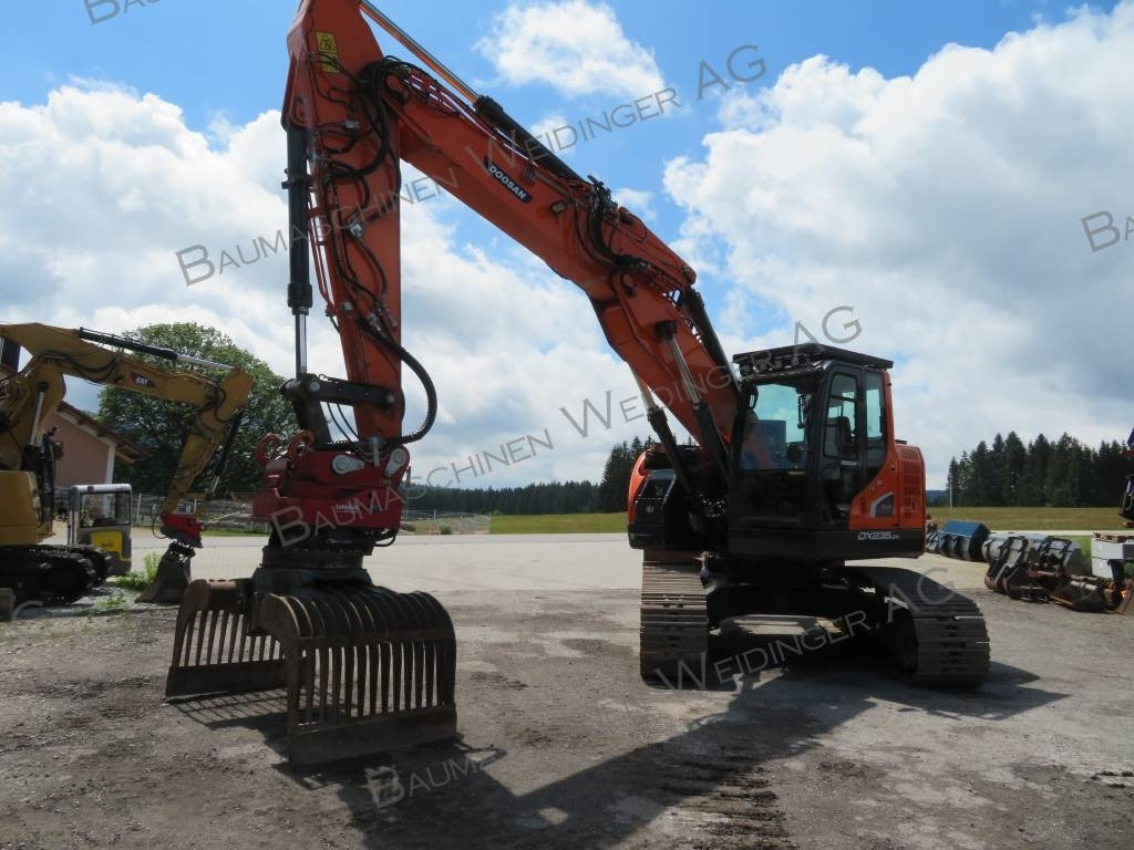 Doosan DX 235 LCR-5 - Lánctalpas kotró: 3 kép. Doosan DX 235 LCR-5 - Lánctalpas kotró: 3 kép.