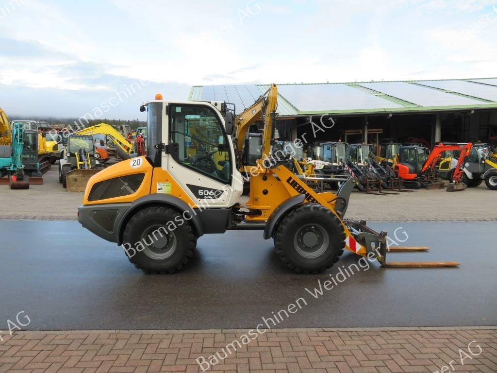 Liebherr L 506 C - Gumikerekes homlokrakodó: 2 kép. Liebherr L 506 C - Gumikerekes homlokrakodó: 2 kép.