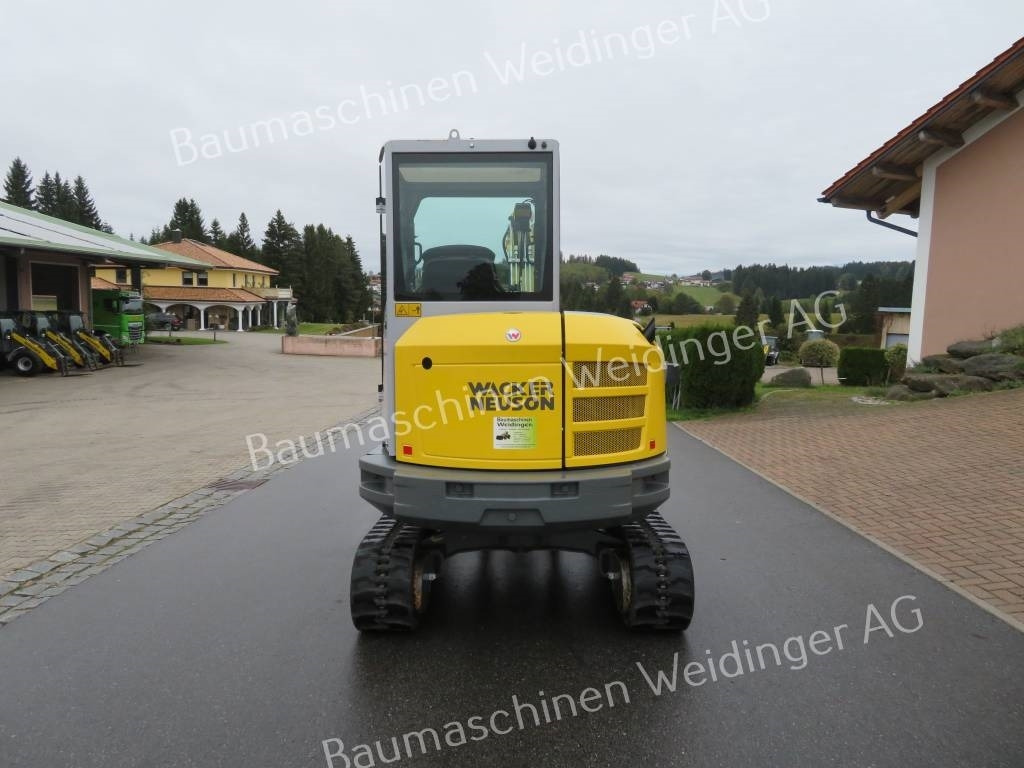 Wacker Neuson ET 35 - Minikotró: 4 kép. Wacker Neuson ET 35 - Minikotró: 4 kép.