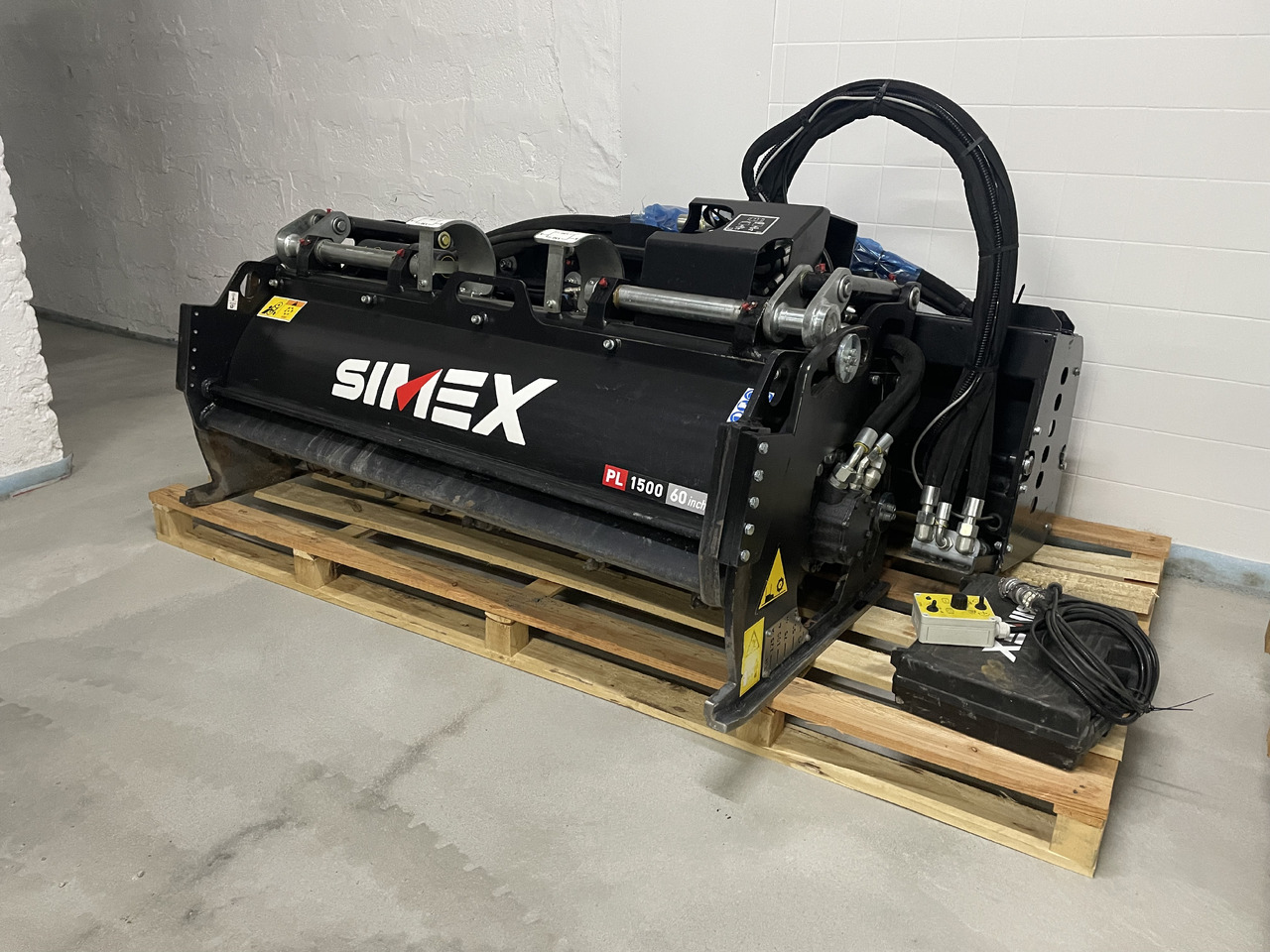 Simex PL1500 - Aszfaltmaró: 2 kép. Simex PL1500 - Aszfaltmaró: 2 kép.