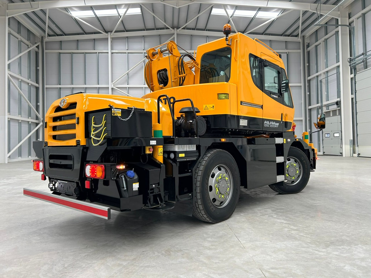 KATO CR-130Rv - 13 Ton City Crane with Joystick Control - Autódaru: 4 kép. KATO CR-130Rv - 13 Ton City Crane with Joystick Control - Autódaru: 4 kép.