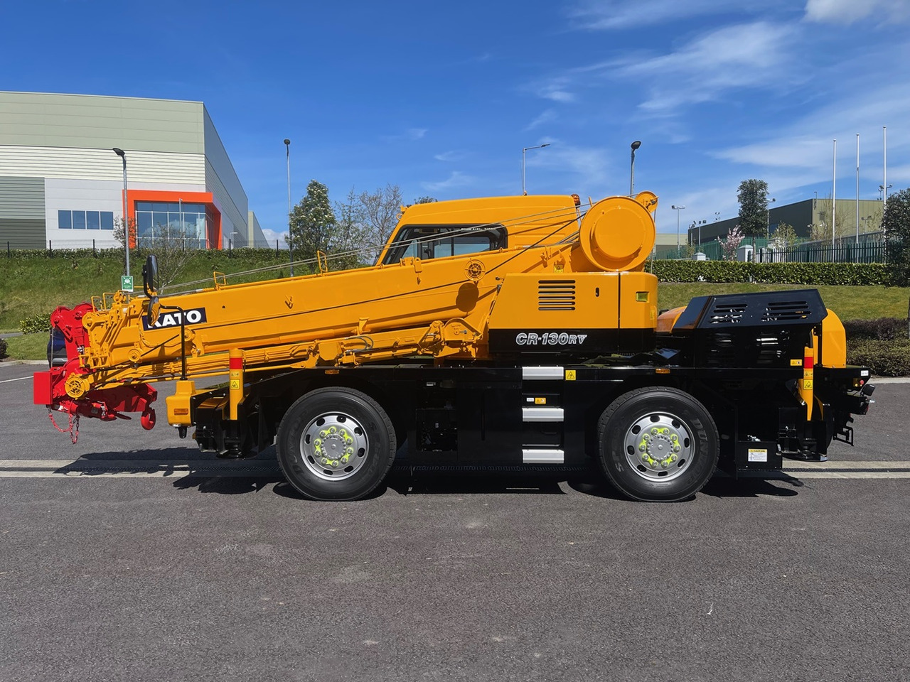 KATO CR-130Rv - 13 Ton Crane - Joystick Control & Stage V Engine - Autódaru: 2 kép. KATO CR-130Rv - 13 Ton Crane - Joystick Control & Stage V Engine - Autódaru: 2 kép.