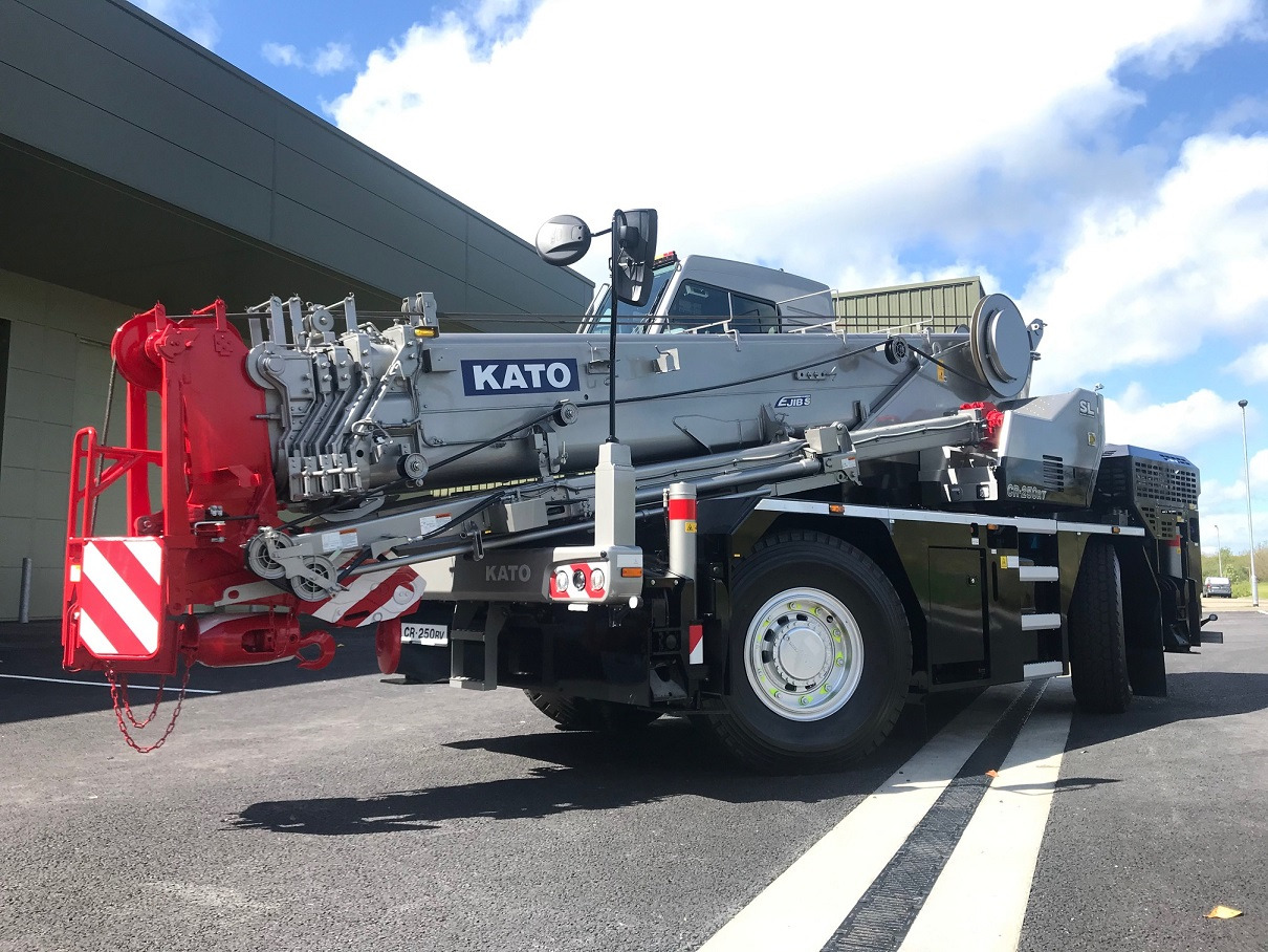 KATO CR-250Rv  - 25 Ton City Crane - Autódaru: 3 kép. KATO CR-250Rv  - 25 Ton City Crane - Autódaru: 3 kép.