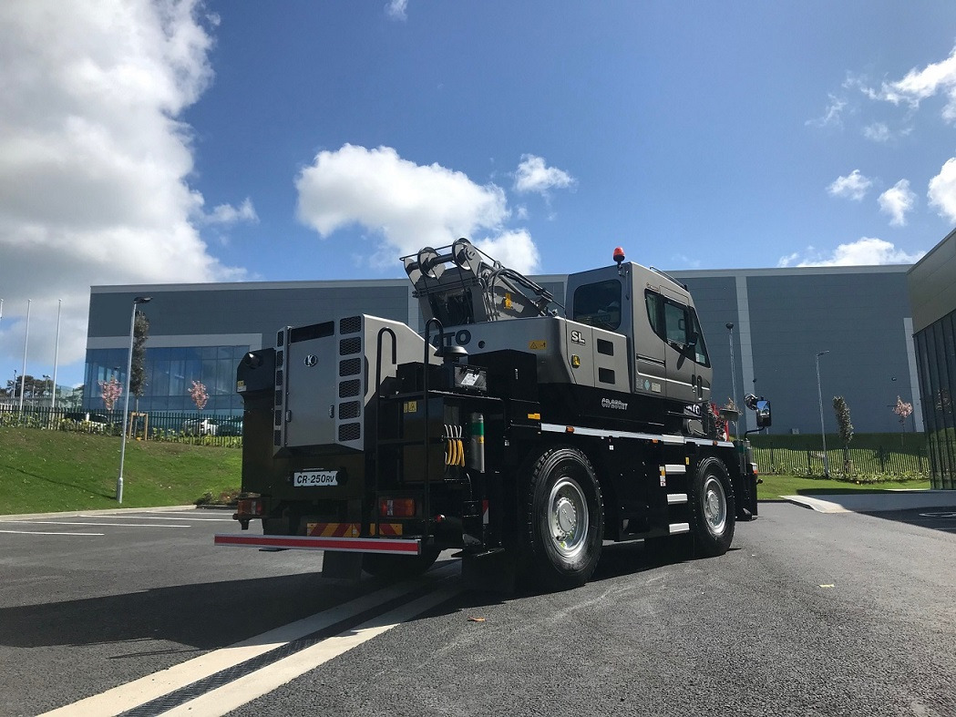 KATO CR-250Rv  - 25 Ton City Crane - Autódaru: 2 kép. KATO CR-250Rv  - 25 Ton City Crane - Autódaru: 2 kép.