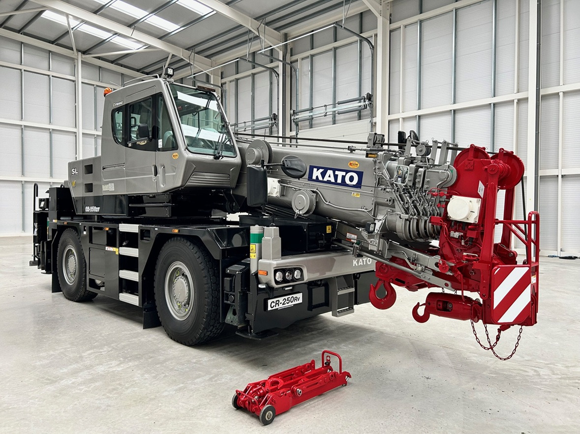 KATO CR-250Rv , 25 Ton City Crane with Only 1,991 hours - Autódaru: 1 kép. KATO CR-250Rv , 25 Ton City Crane with Only 1,991 hours - Autódaru: 1 kép.