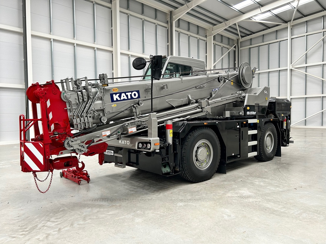 KATO CR-250Rv , 25 Ton City Crane with Only 1,991 hours - Autódaru: 2 kép. KATO CR-250Rv , 25 Ton City Crane with Only 1,991 hours - Autódaru: 2 kép.