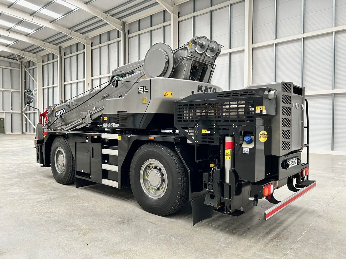 KATO CR-250Rv , 25 Ton City Crane with Only 1,991 hours - Autódaru: 4 kép. KATO CR-250Rv , 25 Ton City Crane with Only 1,991 hours - Autódaru: 4 kép.