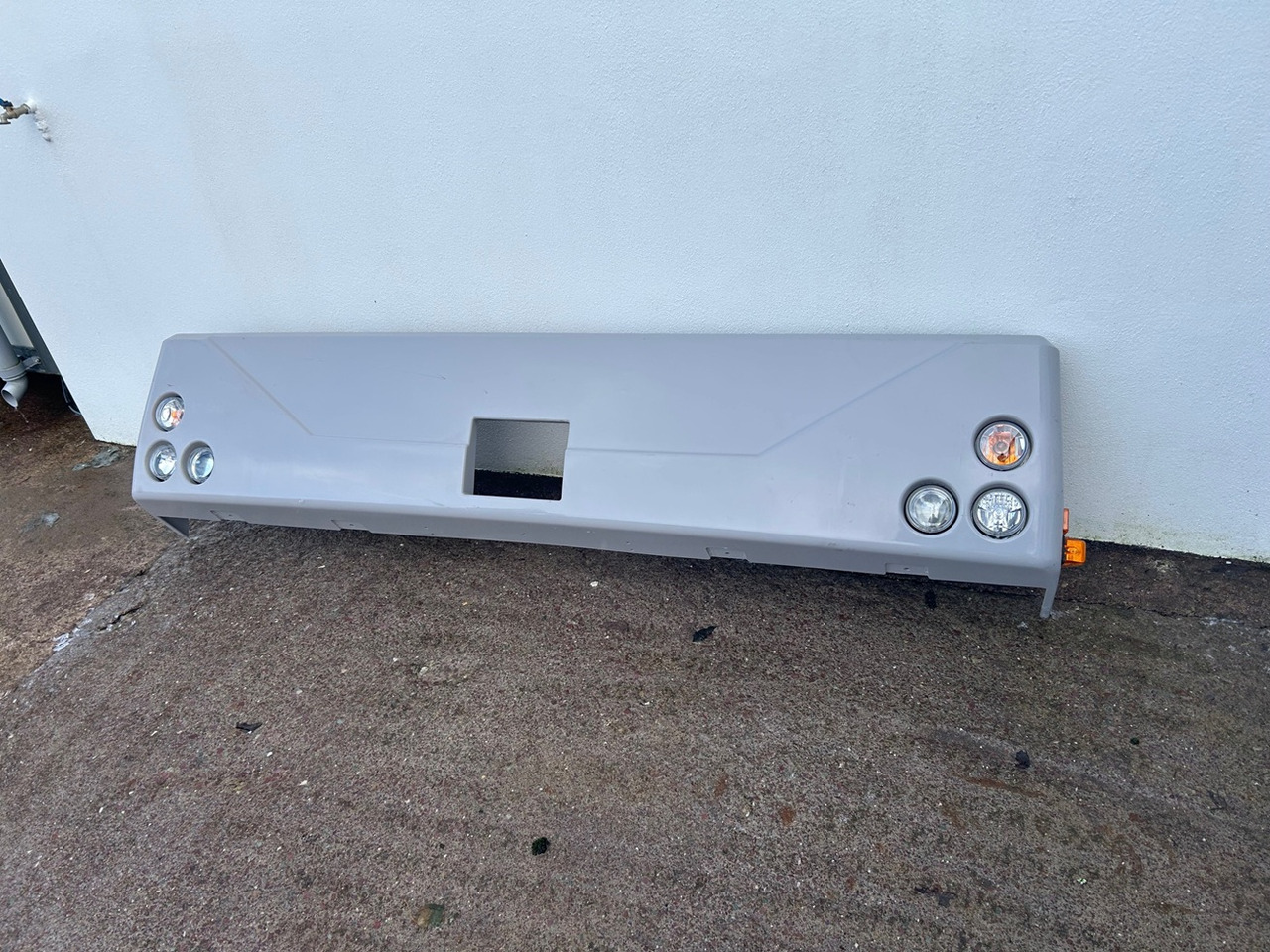 LIEBHERR Front Bumper Part Number 96001000 - Terepjáró autódaru: 1 kép. LIEBHERR Front Bumper Part Number 96001000 - Terepjáró autódaru: 1 kép.
