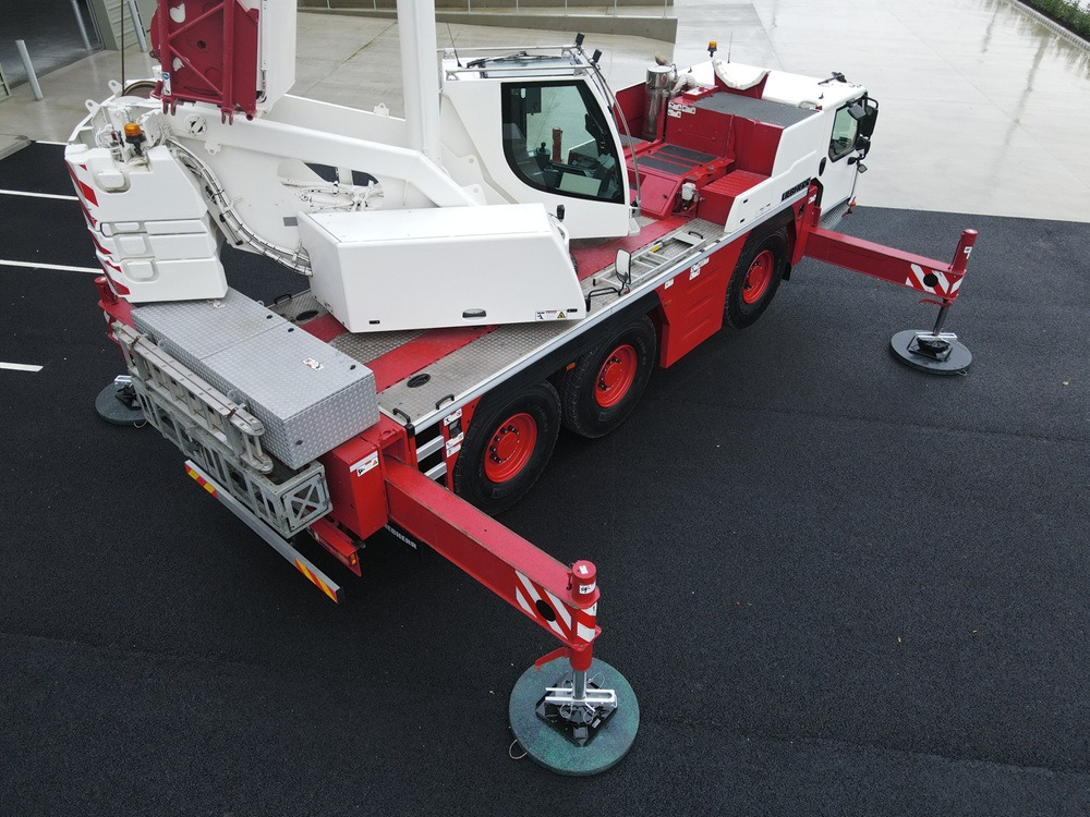 LIEBHERR LTM1060-3.1 - Excellent Condition and Full Remote - Terepjáró autódaru: 4 kép. LIEBHERR LTM1060-3.1 - Excellent Condition and Full Remote - Terepjáró autódaru: 4 kép.