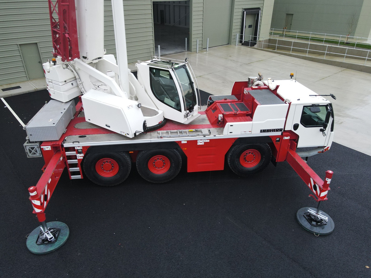 LIEBHERR LTM1060-3.1 - Excellent Condition and Full Remote - Terepjáró autódaru: 3 kép. LIEBHERR LTM1060-3.1 - Excellent Condition and Full Remote - Terepjáró autódaru: 3 kép.