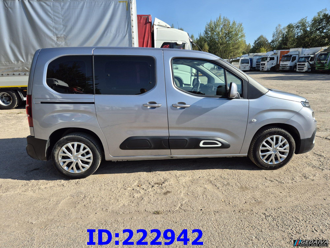 CITROEN Berlingo - Kisbusz: 4 kép. CITROEN Berlingo - Kisbusz: 4 kép.