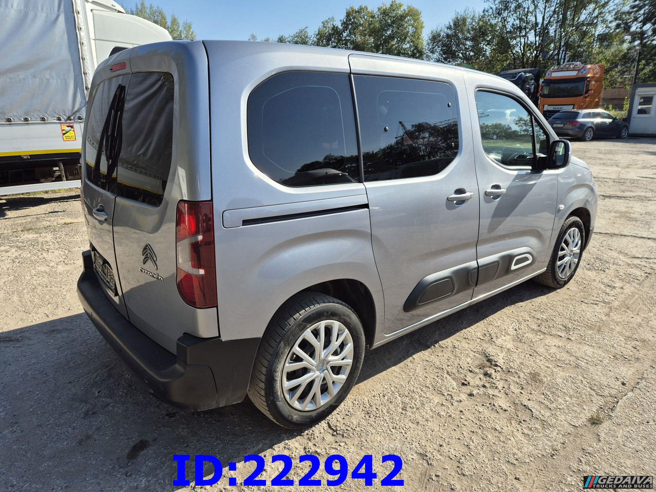 CITROEN Berlingo - Kisbusz: 5 kép. CITROEN Berlingo - Kisbusz: 5 kép.