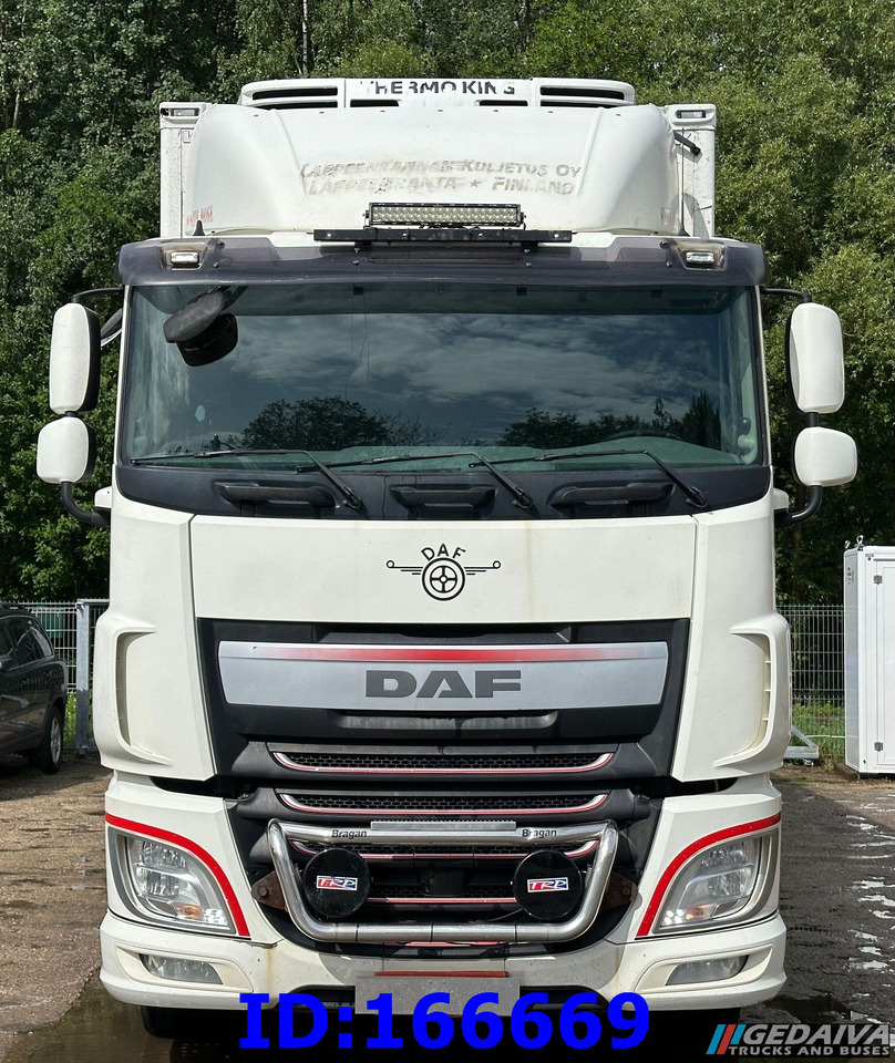 DAF XF 106.460 FAR 6X2 Euro6 - Hűtős teherautó: 2 kép. DAF XF 106.460 FAR 6X2 Euro6 - Hűtős teherautó: 2 kép.
