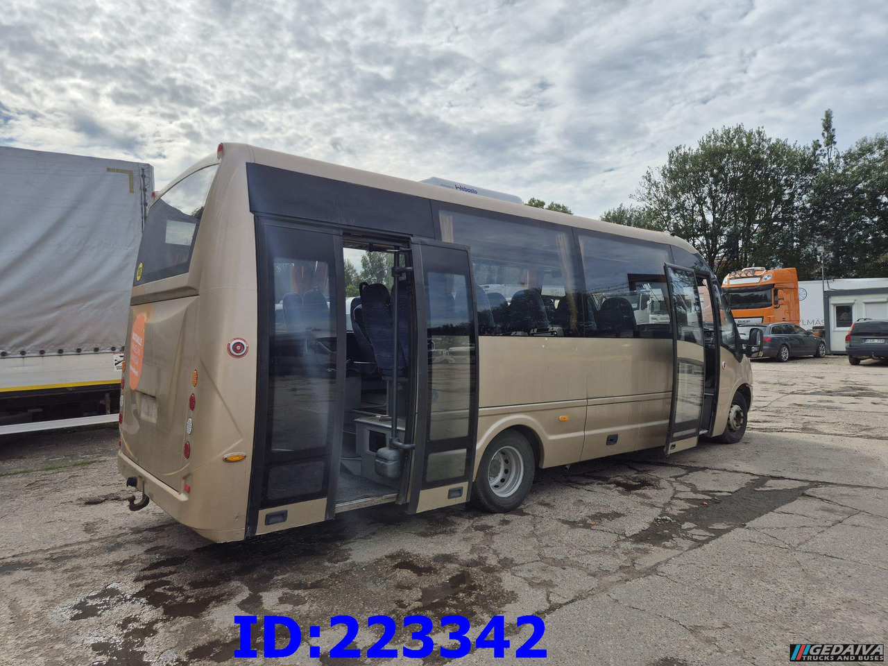 IVECO Rosero Euro5 34-Place (Gearbox defekt) - Távolsági busz: 5 kép. IVECO Rosero Euro5 34-Place (Gearbox defekt) - Távolsági busz: 5 kép.