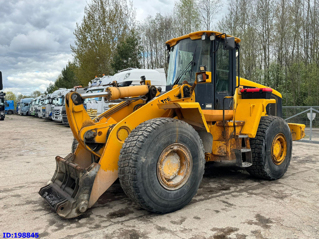 JCB 456 ZX 4x4 / 330 - Gumikerekes homlokrakodó: 2 kép. JCB 456 ZX 4x4 / 330 - Gumikerekes homlokrakodó: 2 kép.