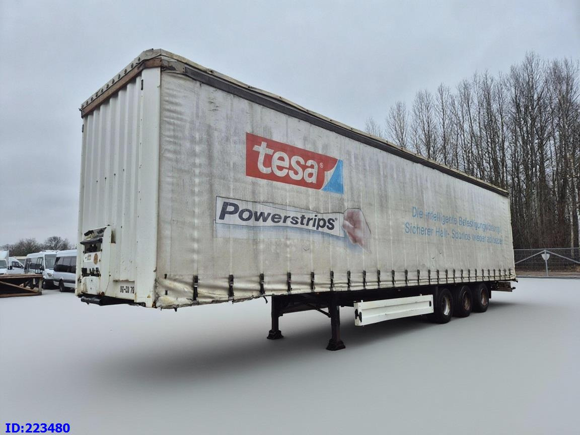 KRONE SDP 27 - Ponyvás félpótkocsi: 1 kép. KRONE SDP 27 - Ponyvás félpótkocsi: 1 kép.