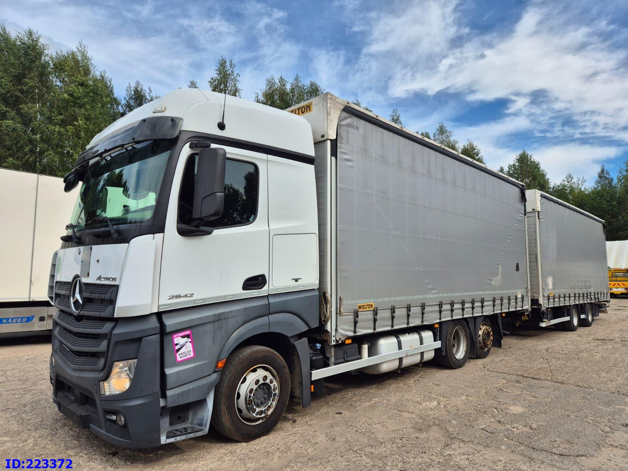 MERCEDES-BENZ Actros 2542 6x2 Euro6 + Wielton trailer - Ponyvás teherautó: 1 kép. MERCEDES-BENZ Actros 2542 6x2 Euro6 + Wielton trailer - Ponyvás teherautó: 1 kép.