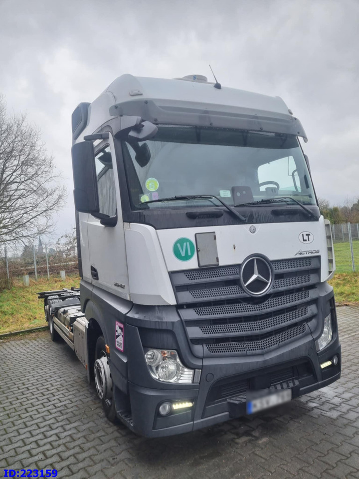 MERCEDES-BENZ Actros 2542 BDF 6x2 Euro6 - Alvaz teherautó: 1 kép. MERCEDES-BENZ Actros 2542 BDF 6x2 Euro6 - Alvaz teherautó: 1 kép.