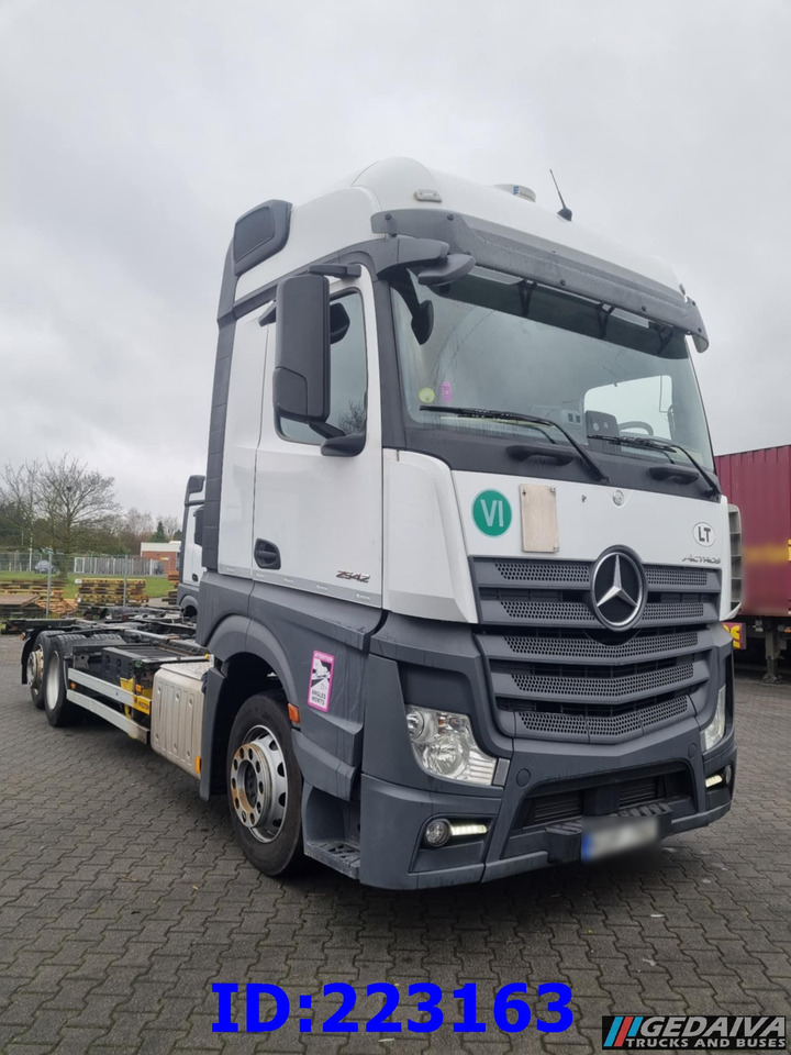 MERCEDES-BENZ Actros 2542 BDF 6x2 Euro6 - Alvaz teherautó: 1 kép. MERCEDES-BENZ Actros 2542 BDF 6x2 Euro6 - Alvaz teherautó: 1 kép.