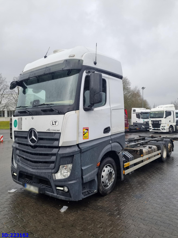 MERCEDES-BENZ Actros 2542 BDF 6x2 Euro6 - Alvaz teherautó: 1 kép. MERCEDES-BENZ Actros 2542 BDF 6x2 Euro6 - Alvaz teherautó: 1 kép.