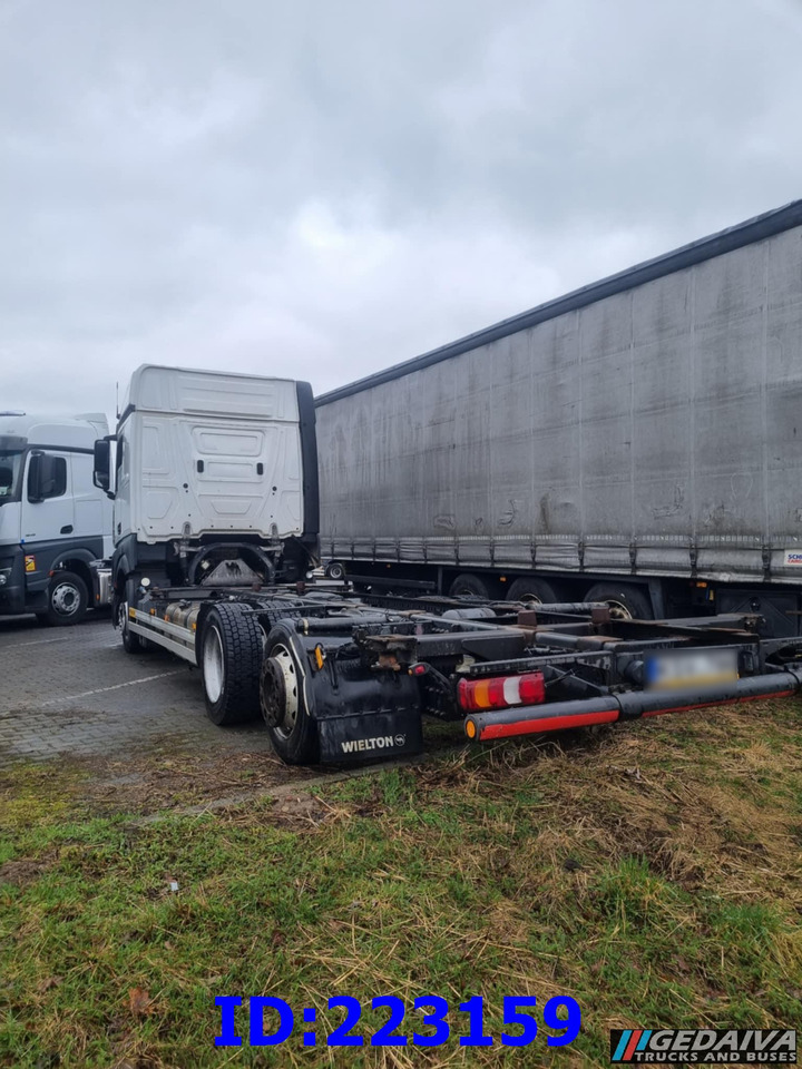 MERCEDES-BENZ Actros 2542 BDF 6x2 Euro6 - Alvaz teherautó: 4 kép. MERCEDES-BENZ Actros 2542 BDF 6x2 Euro6 - Alvaz teherautó: 4 kép.