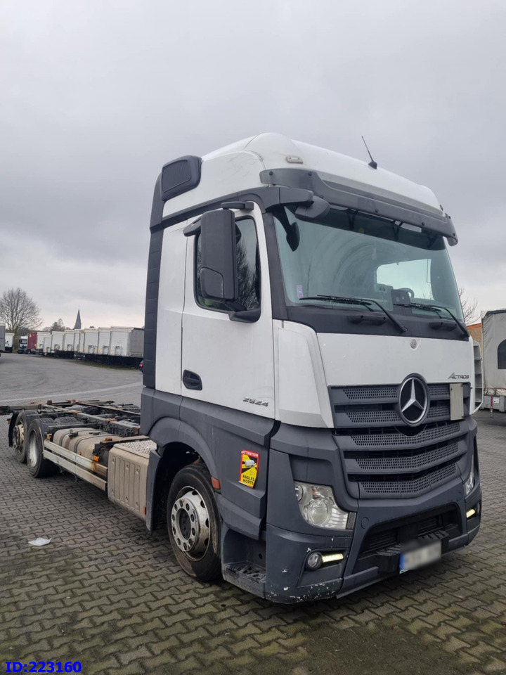 MERCEDES-BENZ Actros 2542 BDF Euro6 - Alvaz teherautó: 2 kép. MERCEDES-BENZ Actros 2542 BDF Euro6 - Alvaz teherautó: 2 kép.