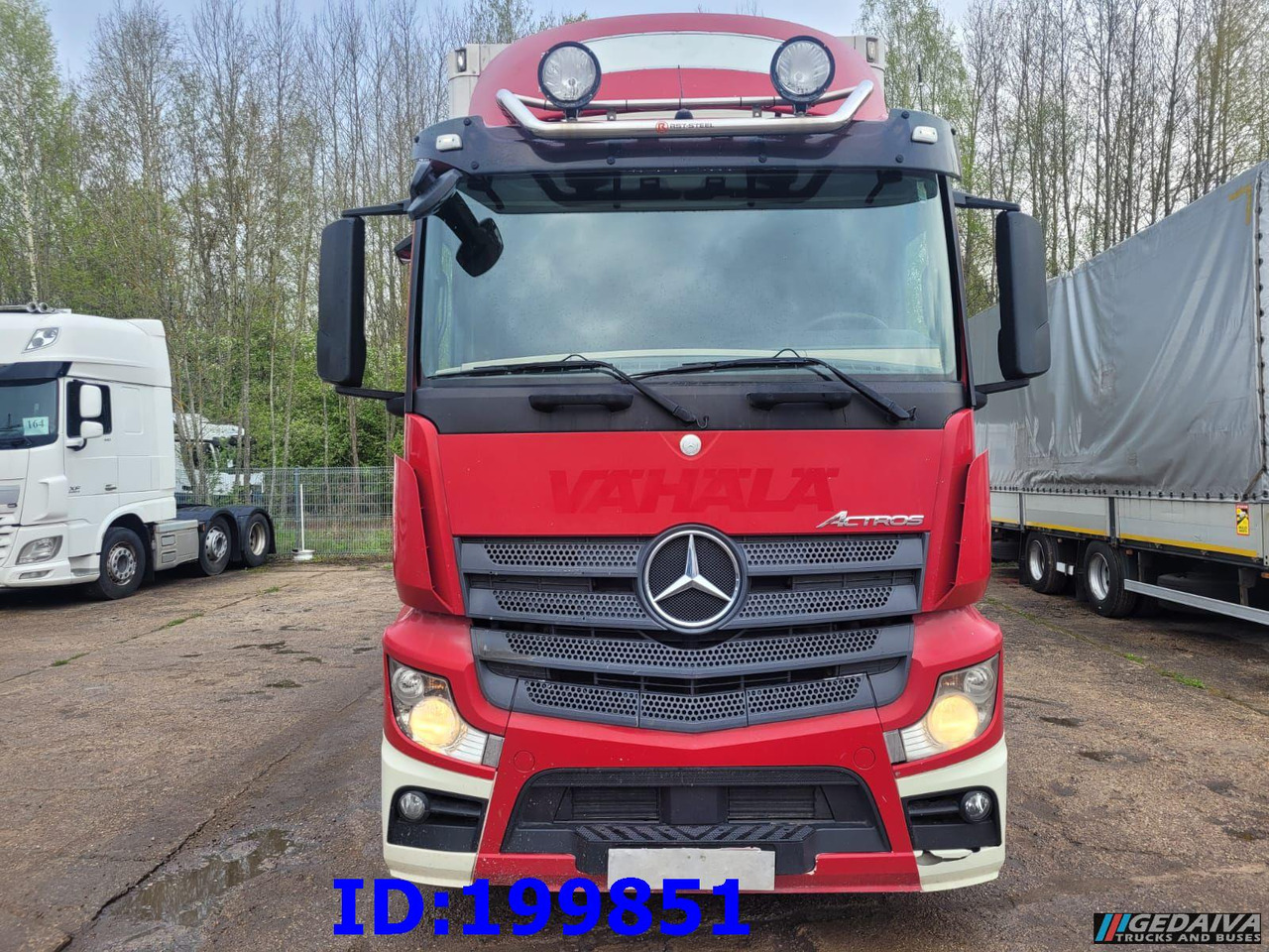 MERCEDES-BENZ Actros 2551 6x2 Euro5 - Dobozos felépítményű teherautó: 2 kép. MERCEDES-BENZ Actros 2551 6x2 Euro5 - Dobozos felépítményű teherautó: 2 kép.