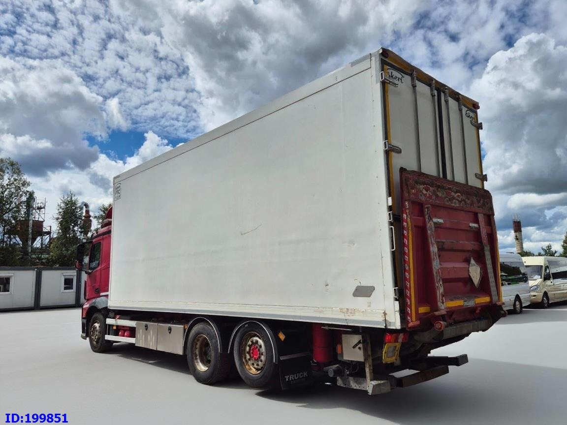 MERCEDES-BENZ Actros 2551 6x2 Euro5 - Dobozos felépítményű teherautó: 4 kép. MERCEDES-BENZ Actros 2551 6x2 Euro5 - Dobozos felépítményű teherautó: 4 kép.