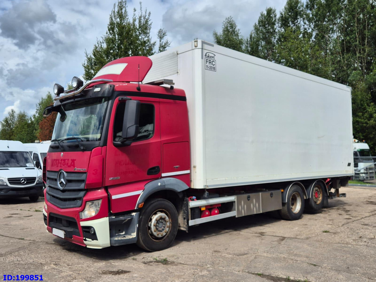 MERCEDES-BENZ Actros 2551 6x2 Euro5 - Dobozos felépítményű teherautó: 1 kép. MERCEDES-BENZ Actros 2551 6x2 Euro5 - Dobozos felépítményű teherautó: 1 kép.